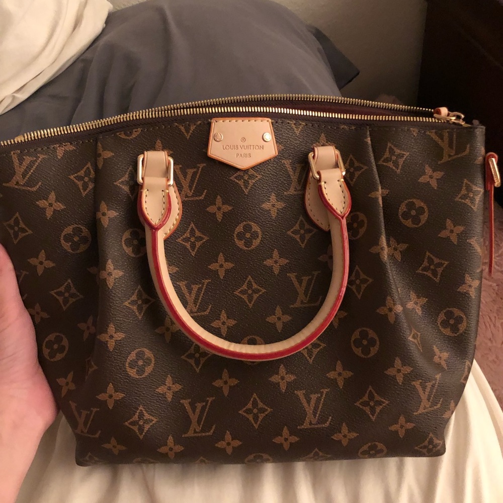 Non authentic Louis Vuitton